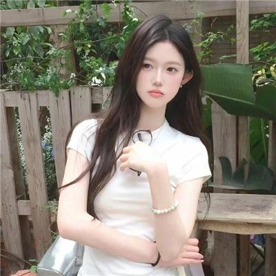 这名男子，捡到了人鱼。